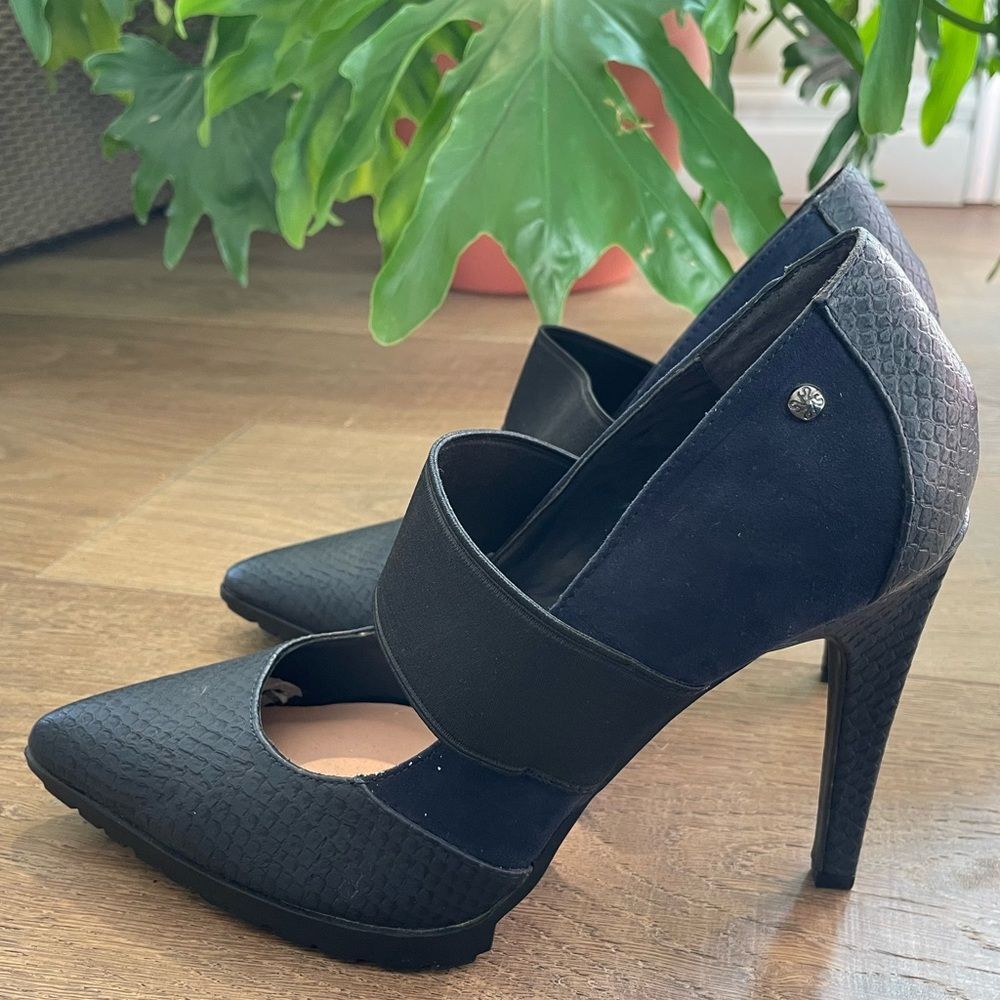 Simply Vera Vera Wang Navy Blue Suede and Faux Snakeskin Print Women Heels  8.5